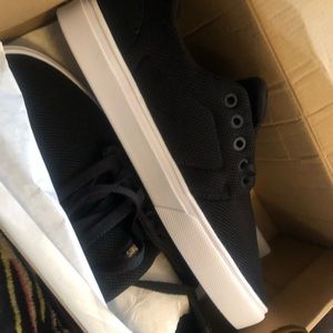 Men’s size 11 Etnies